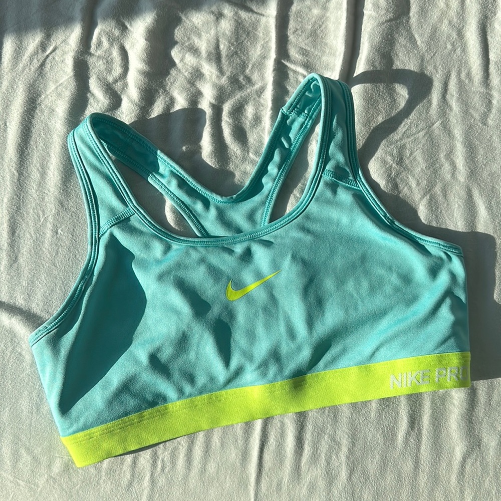 Nike pro sports bra